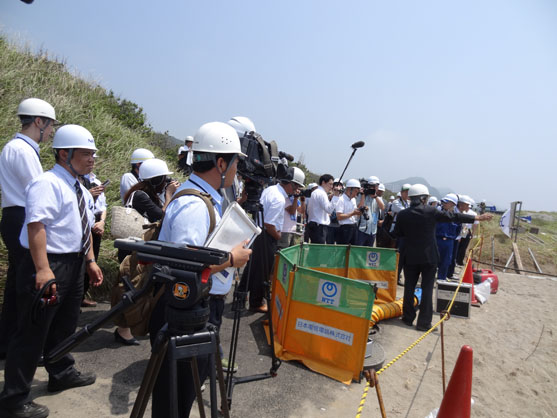 2013年7月9日　地元住民の方をはじめ多くの方に工事の様子をご覧いただきました。