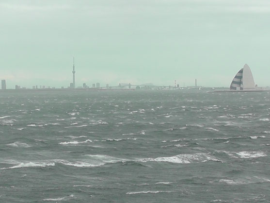 2013年10月16日　また台風が接近し荒天待機です。