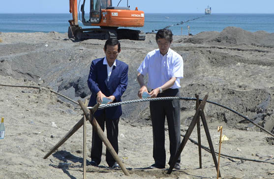 2015年07月19日　安全祈願にご参加頂いた鹿嶋市の錦織孝一市長と防災科研の米倉実理事です。